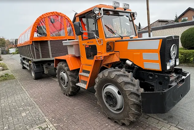 Unser Planwagen mit Traktor